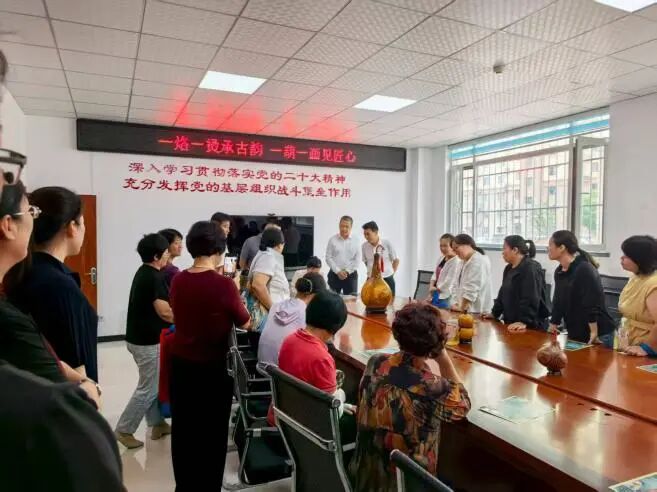 大城县侨联组织开展“书画暖侨心 ”国庆主题活动