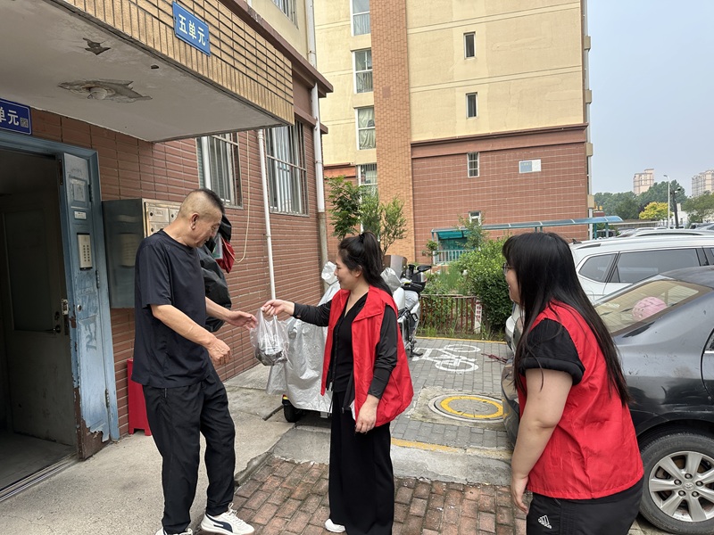运通家园社区“侨胞之家”组织开展“粽享非遗 粽情…