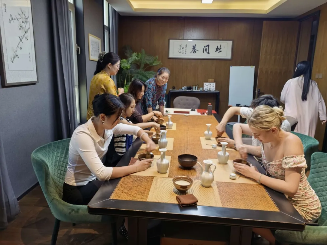 廊坊市新境茶艺培训学校“侨胞之家” 以“茶·花·…